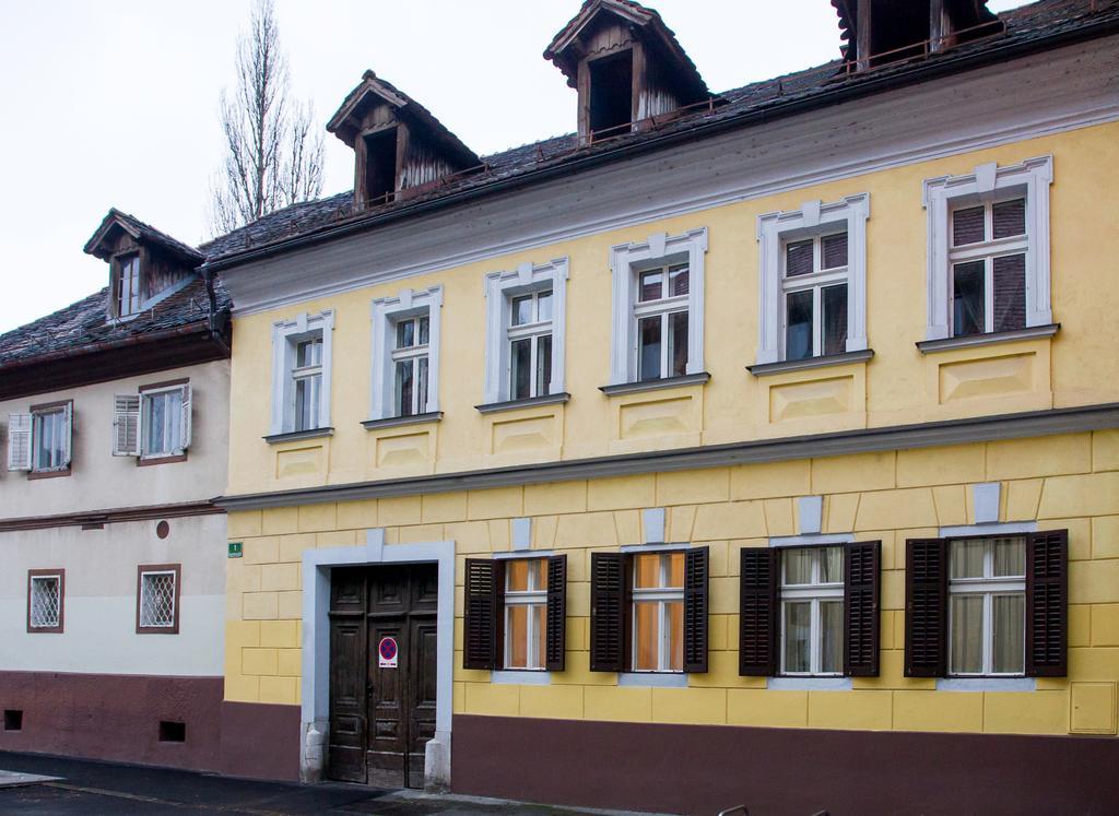 Viktorija Center *